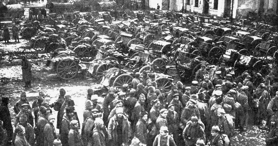 Russian prisoners and guns captured at Tannenberg
