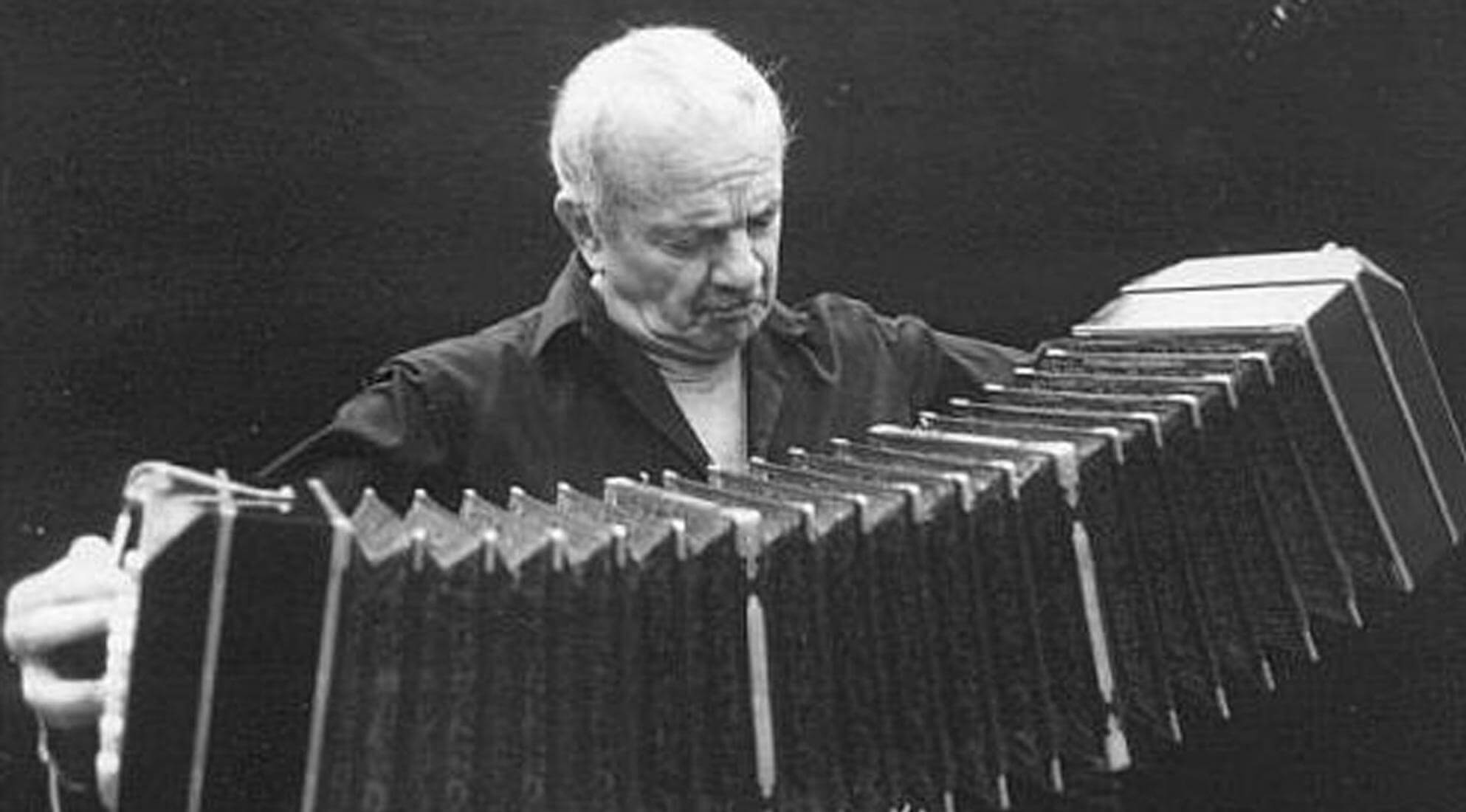 Astor Piazzolla Biography - Argentine Composer and Virtuosic Bandoneón Player