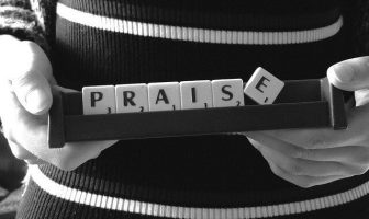 Use Praises in a Sentence - How to use "Praises" in a sentence