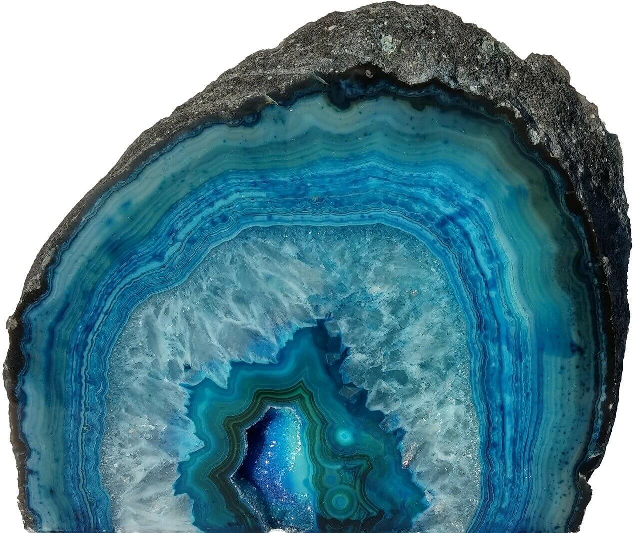 Agate Mineral Definition, Properties and Amateur Lapidaries