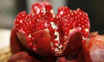 Use Pomegranate in a Sentence - How to use "Pomegranate" in a sentence