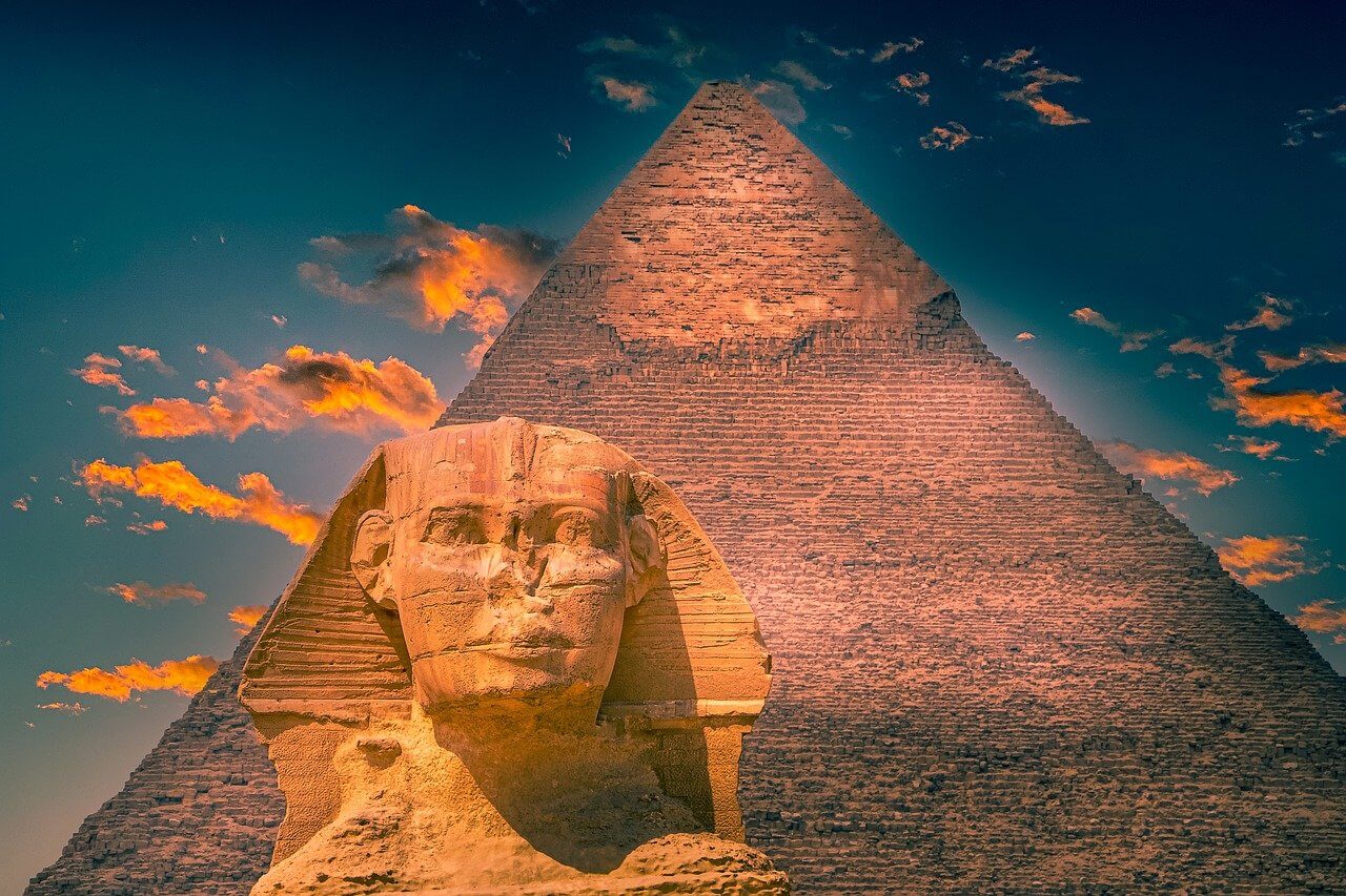 Ancient Egypt : Science and Technology (Mathematics, Medicine and Building Techniques)