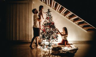 Christmas: 7 Keys To Decorate The Tree As a Family
